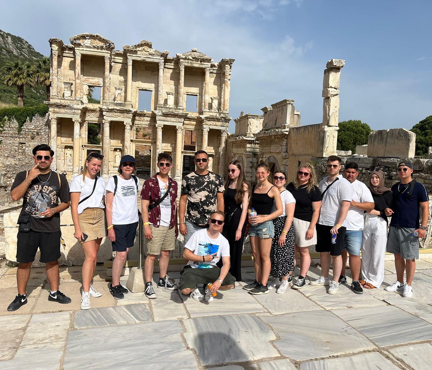 Das Betriebspraktikum in der Türkei wird von einem Kulturprogramm begleitet, z. B. einem Besuch des Weltkulturerbes "Ephesus" mit dem Artimestempel, der zu einem der 7 Weltwunder der antiken Welt zählt. #erasmus #erasmusplus #auslandspraktikum